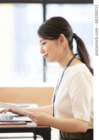 Working women Working women 60208231