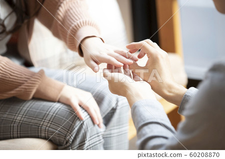 Wearing a ring 60208870