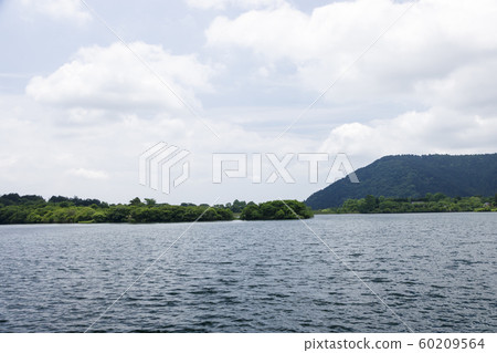 Lake Tanuki (early summer) Lake Tanuki (early summer) 60209564
