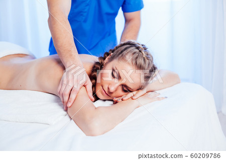 girl masseur doing massage in spa health girl masseur doing massage in spa health 60209786