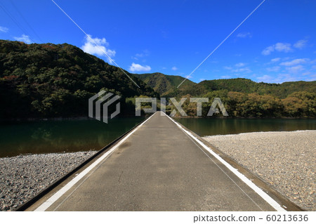 四萬十川上的葛沼定居橋（高知縣） 60213636