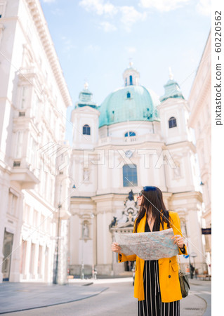 Woman in Vienna, Katholische Kirche St. Peter 60220562