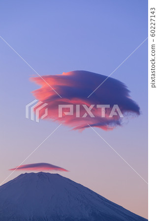 Kasakumo and hanging clouds dyed in the evening glow 60227143