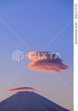 Kasakumo and hanging clouds dyed in the evening glow Kasakumo and hanging clouds dyed in the evening glow 60227155