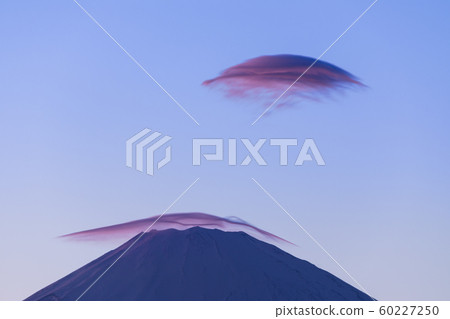 Kasakumo and hanging clouds dyed in the evening glow 60227250