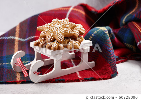 Gingerbread cookies on white wooden sledge Gingerbread cookies on white wooden sledge 60228096