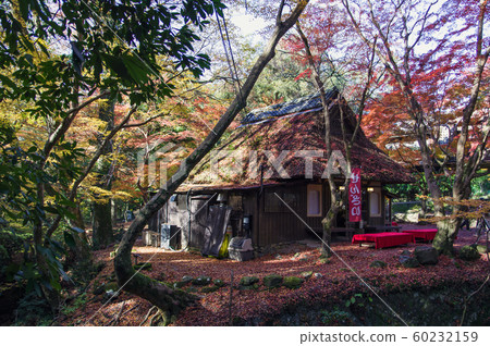 染成深紅色的水穀茶館 60232159