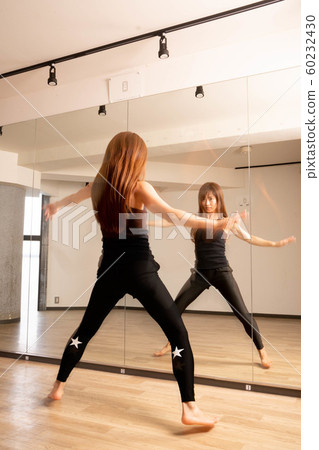 Women who practice dance Women who practice dance 60232430