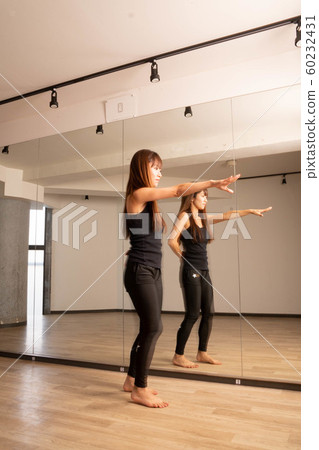Women who practice dance Women who practice dance 60232431