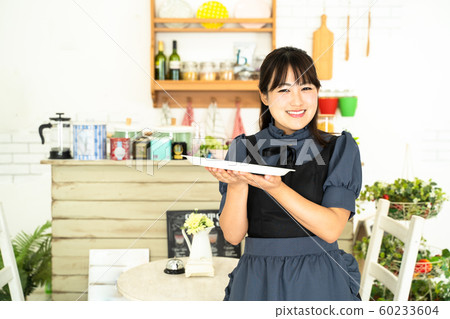 咖啡館的女服務員 咖啡館的女服務員 60233604