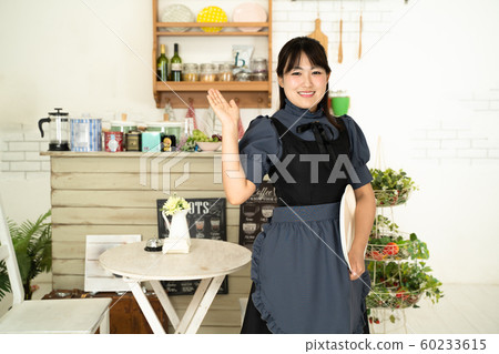 咖啡館的女服務員 咖啡館的女服務員 60233615