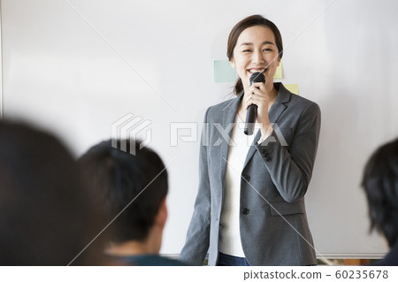 Seminar Lecturer 60235678