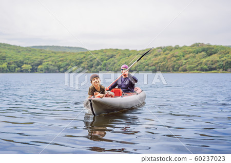 Father and son kayaking on the sea 60237023