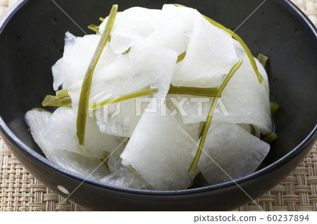 Immediate pickled radish and kelp 17 60237894