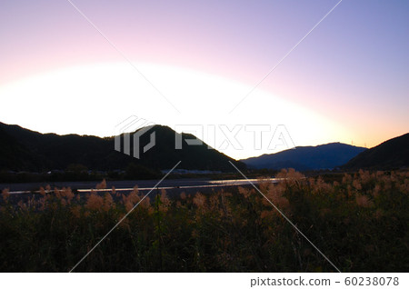 靜岡市里山秋天的黃昏 靜岡市里山秋天的黃昏 60238078