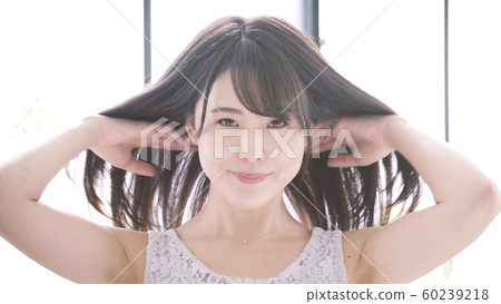 美女sc起頭髮 60239218