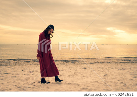 Woman portrait sea 60242651