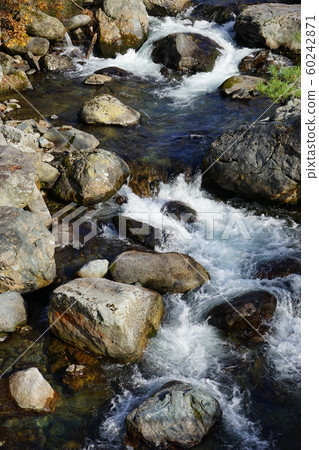 竹ike河在早ike峰神社附近流動 60242871
