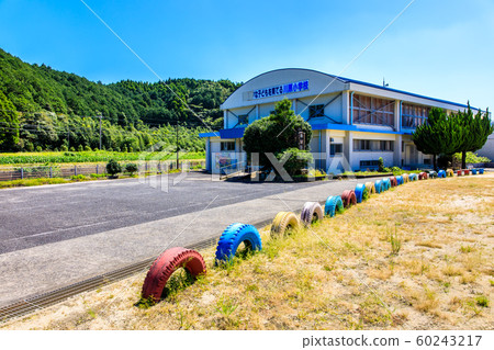 Kawahara Elementary School Closed Historical Record [Goto City, Nagasaki Prefecture] 60243217