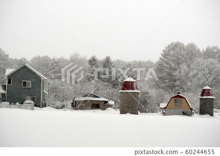 Landscape Natural Building Seasonal Photo: Silos and private houses near Koiwai Farm in winter Landscape Natural Building Seasonal Photo: Silos and private houses near Koiwai Farm in winter 60244655