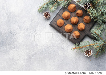 Delicious chocolate truffles sprinkled with cocoa 60247283