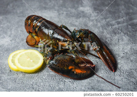 Fresh lobster shellfish in the seafood restaurant Fresh lobster shellfish in the seafood restaurant 60250201