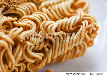 Instant noodles with seasonings monosodium 60250208