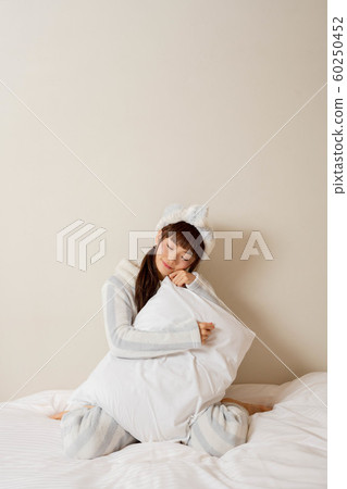 穿著睡衣的女人 60250452