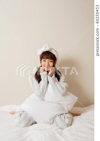 Women in pajamas 60250453