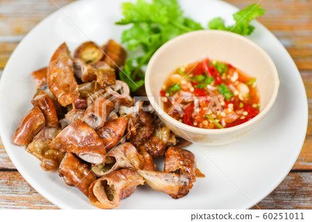 Roasted pork Chitterlings with chilli sauce spicy Roasted pork Chitterlings with chilli sauce spicy 60251011