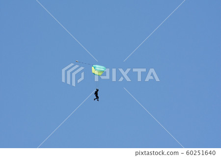 高空跳傘 高空跳傘 60251640