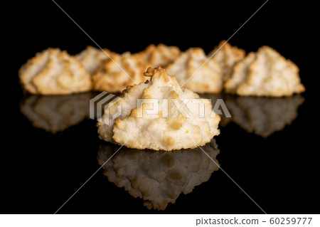Plain coconut biscuit isolated on black glass Plain coconut biscuit isolated on black glass 60259777