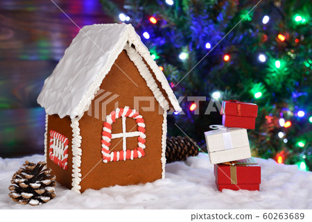 The hand-made eatable gingerbread house, snow The hand-made eatable gingerbread house, snow 60263689