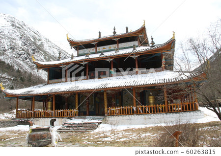 Chinese Jiuzhaigou, Huanglong scenery 60263815
