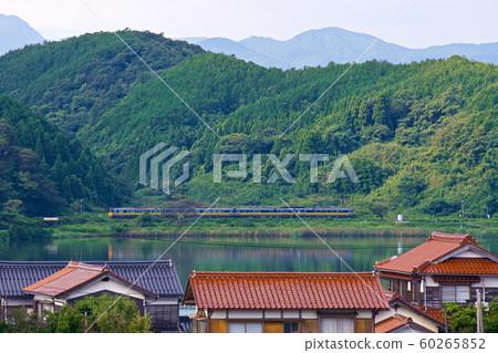 Go by the lake Go by the lake 60265852