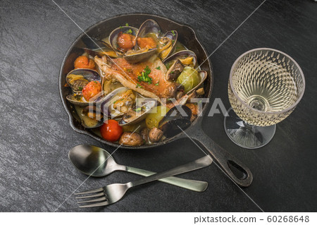 海鵪鶉和蛤類海鮮水餃 60268648