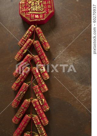 放在老木頭桌子的裝飾 放在老木頭桌子的裝飾 60270937