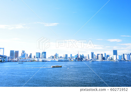 Tokyo sea, buildings and blue sky 60271952
