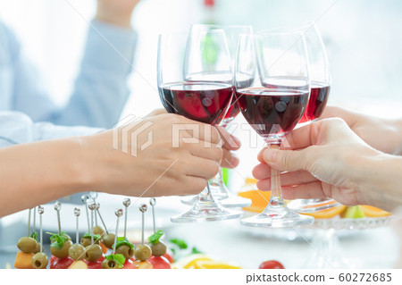 Party toast 60272685