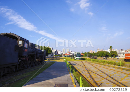 輕軌貫穿高雄港 輕軌貫穿高雄港 60272819