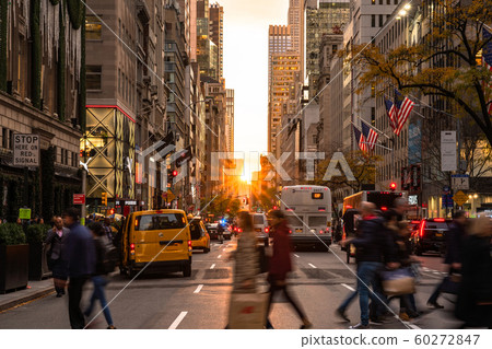 <<New York>> Dusk on Fifth Avenue, Midtown Manhattan <<New York>> Dusk on Fifth Avenue, Midtown Manhattan 60272847