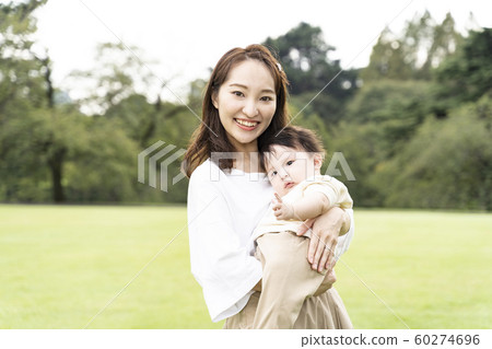 一個家庭 60274696