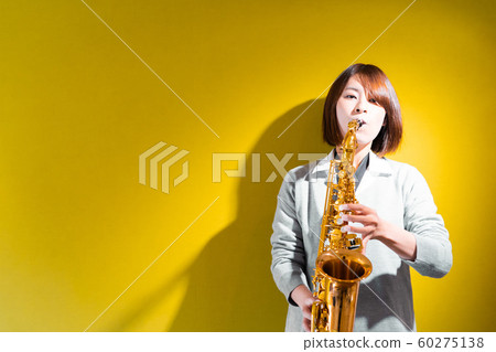 Saxophonist Saxophonist 60275138