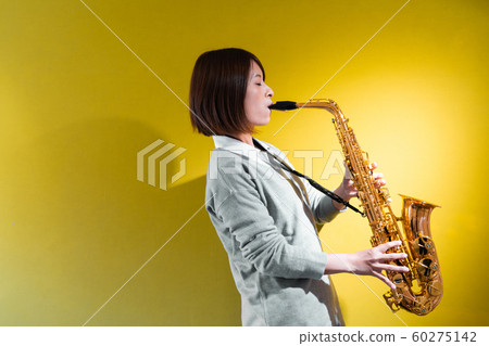 Saxophonist 60275142