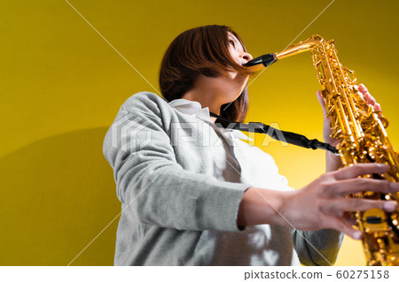 Saxophonist 60275158
