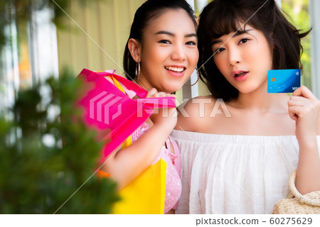 女人購物信用卡 60275629
