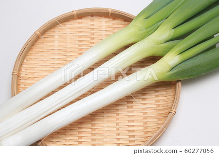 3 white onions and long green onions 3 white onions and long green onions 60277056