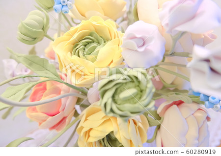 綻放的美麗粘土花 60280919