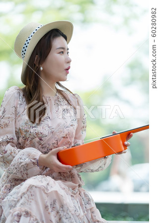 The look of a beautiful Korean woman, a park walk The look of a beautiful Korean woman, a park walk 60280982
