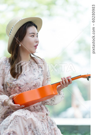 The look of a beautiful Korean woman, a park walk The look of a beautiful Korean woman, a park walk 60280983